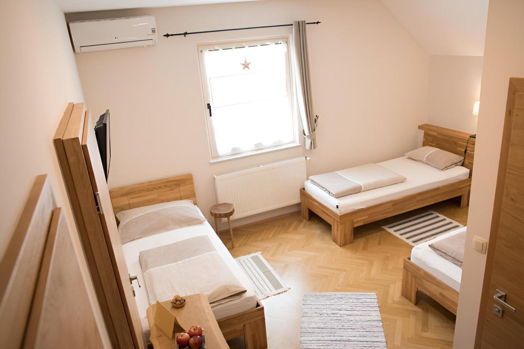 Bed & Breakfast Dvorec Petrovče Kültér fotó